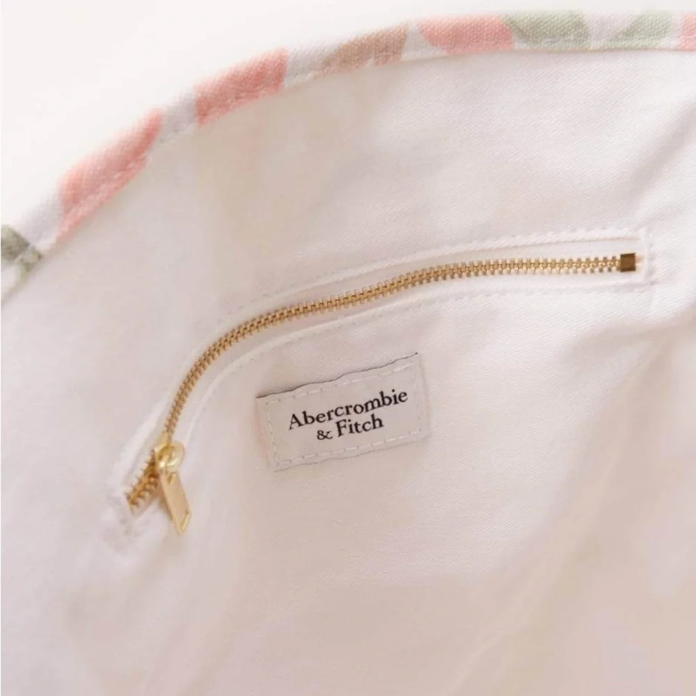 Abercrombie and Fitch Tote Beach bag NWT - Picture 2 of 12